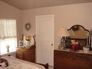 5th image of 1030 Caswell Avew