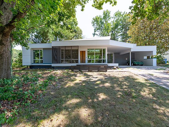 2nd image of 208 Windel Dr