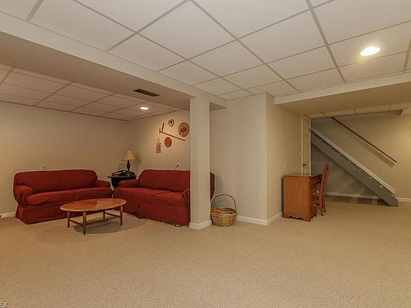 5th image of 7825 Saint James Dr