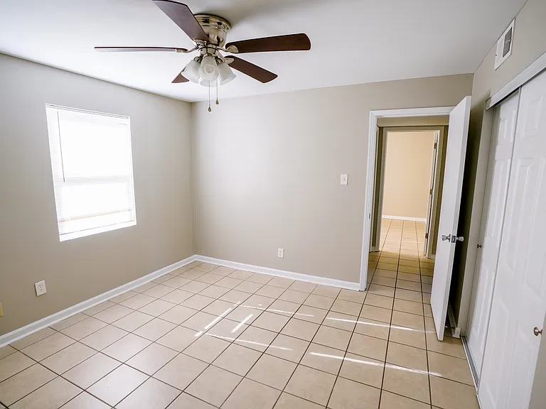 River Park Apartments — Photo 12