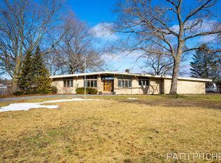 15707 Vinecrest Ave, Spring Lake, MI 49456