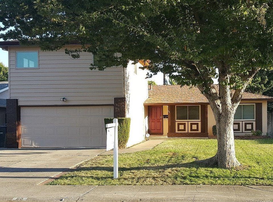 1st image of 60 Lochmoor Cir