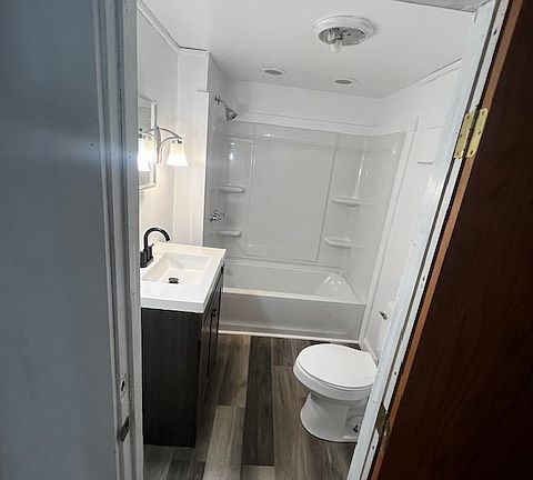 2nd image of 208 W High St