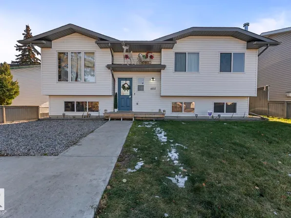 605 12th Ave, Cold Lake, AB T9M 1H5