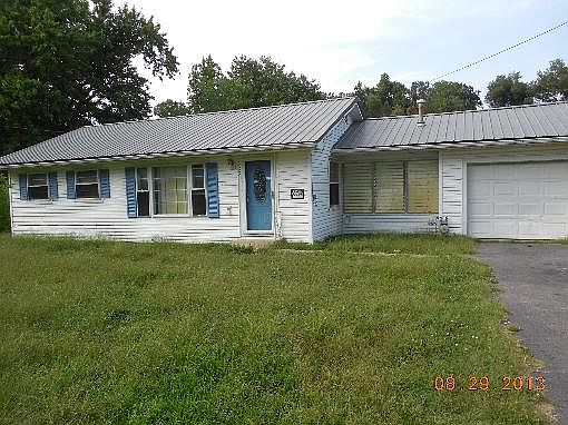 1st image of 323 E 9th St