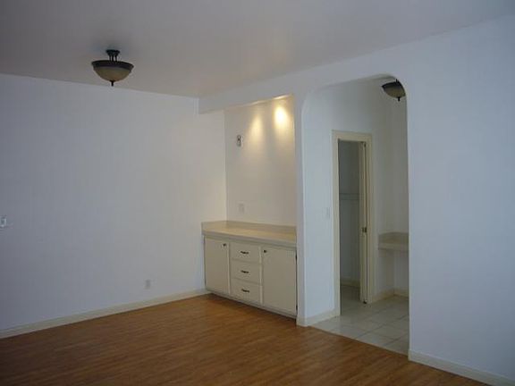 3rd image of 2305 C St APT 5