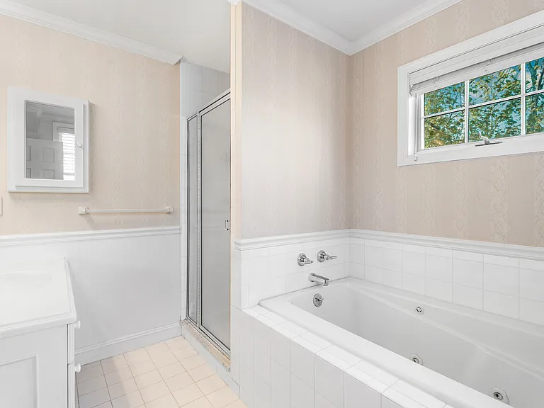 45 Quogue St — Photo 11