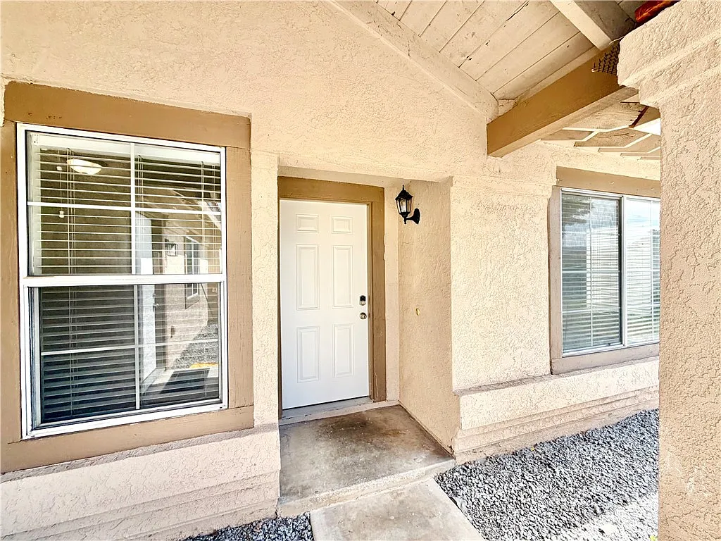 4 bed, 1581 sqft, $2,799 — Photo 3