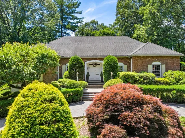 56 Sycamore Rd, Scarsdale, NY 10583