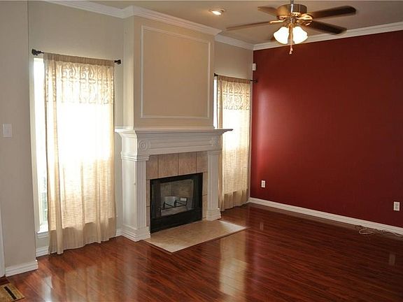 3rd image of 2366 Southcourt Cir