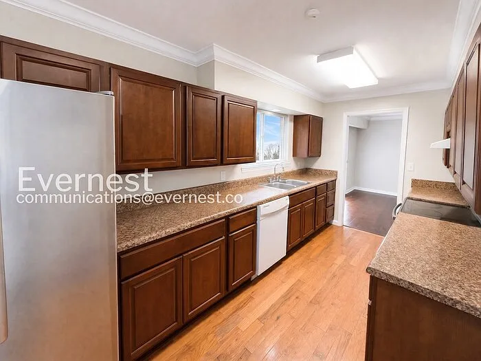 5526 Crestview Dr — Photo 8