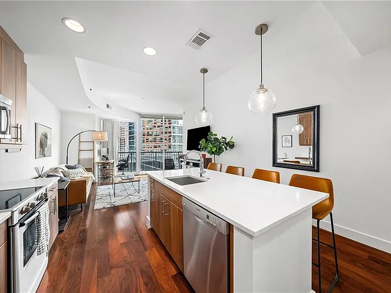 1080 Peachtree St NE #1306 — Photo 3