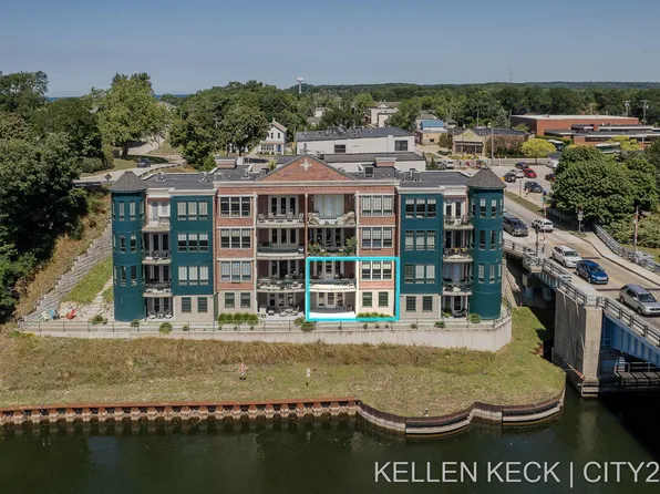 80 Washington St Penthouse 4, Manistee, MI 49660