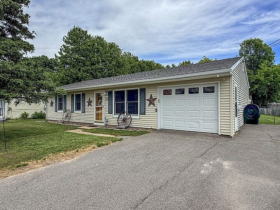 3rd image of 16 Genesee Ln