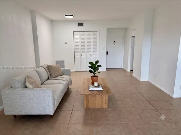 4400 Hillcrest Dr APT 308A, Hollywood, FL 33021