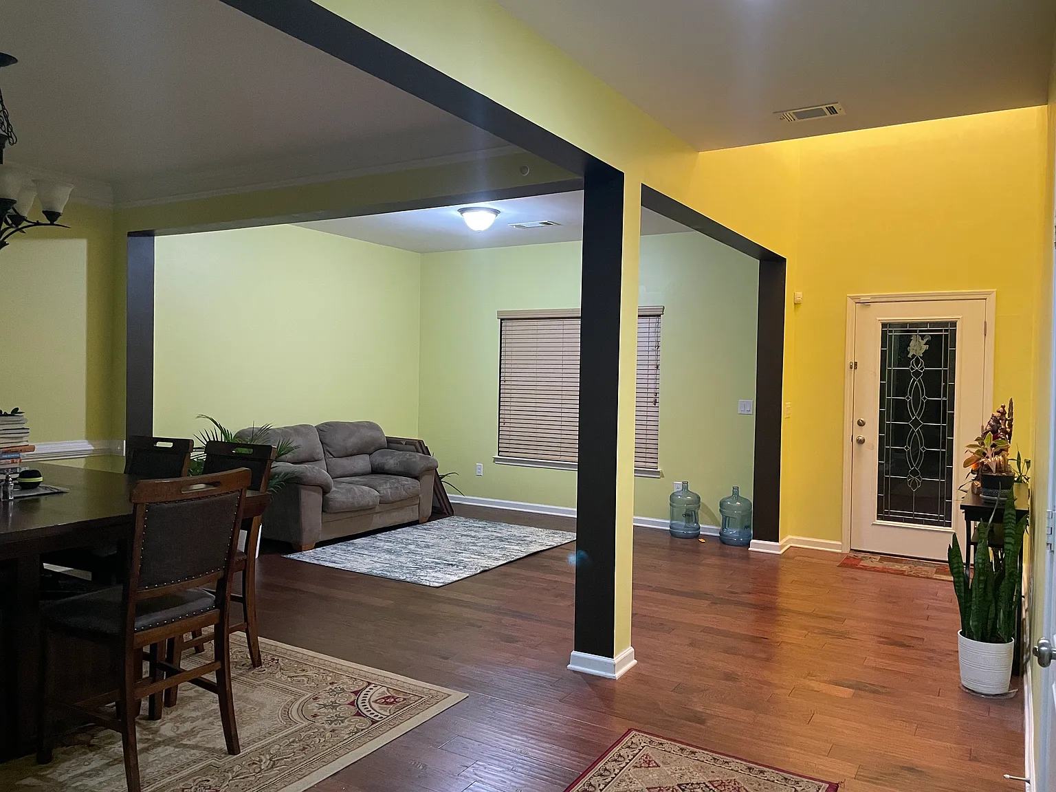 6 bed, 5100 sqft, $3,700 — Photo 2
