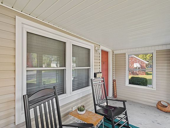 5th image of 124 Saunders Dr