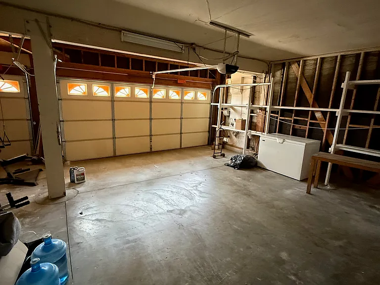 711 Canterbury Cir — Photo 29
