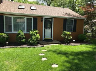 7 Hollywood Ave, Farmingdale, NJ 07727