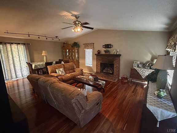 3rd image of 115 Lafayette Pl