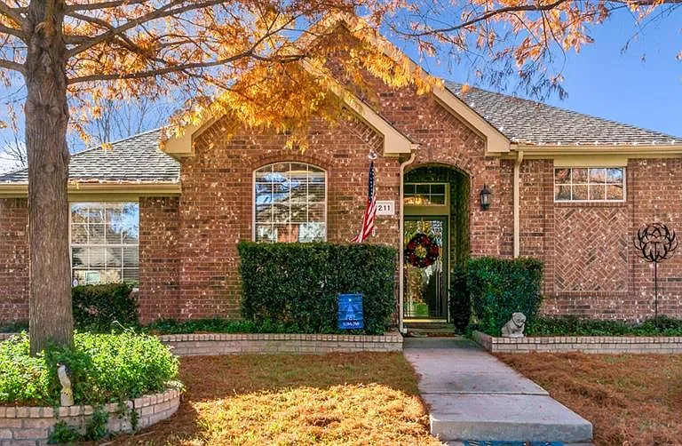 7211 Waterlily Ln — Photo 1