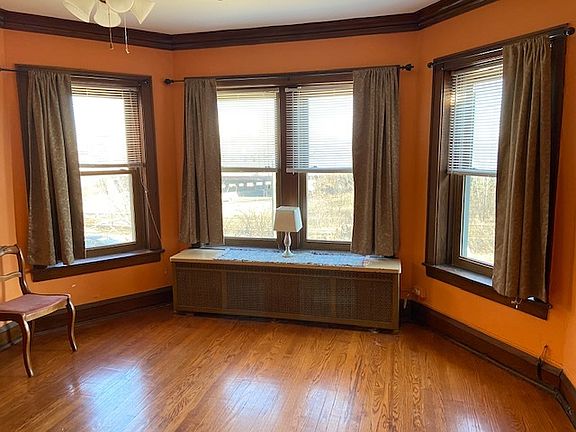 3rd image of 5042 N Parkside Ave