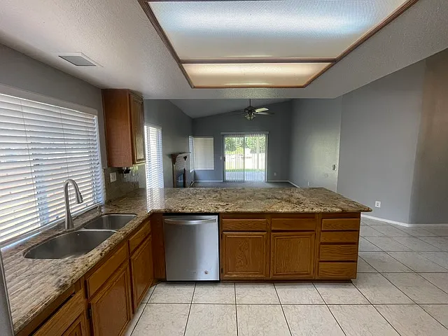 3393 Royal Ridge Rd — Photo 10