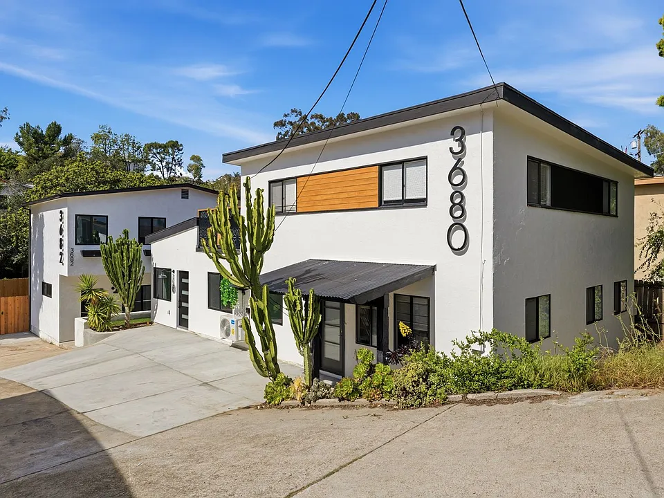 3684 Curlew St