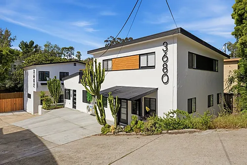 3684 Curlew St Photo 1