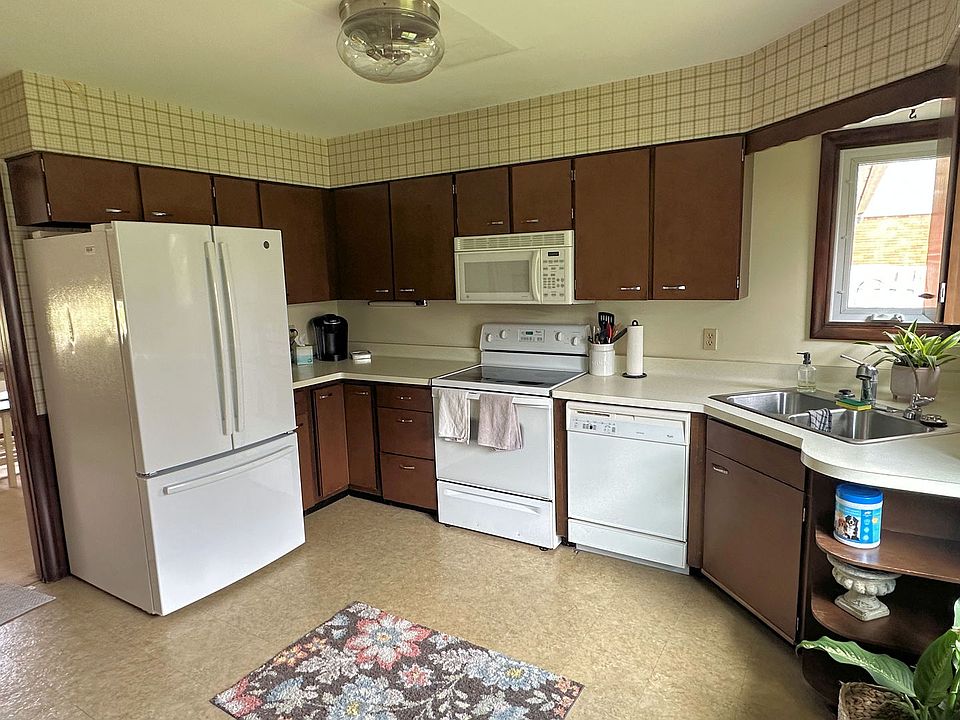 1401 Crest Ln, Rochelle, IL 61068 Zillow