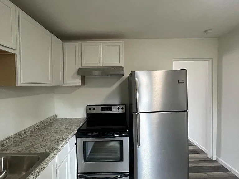 1029 Louisiana Blvd SE #C — Photo 5