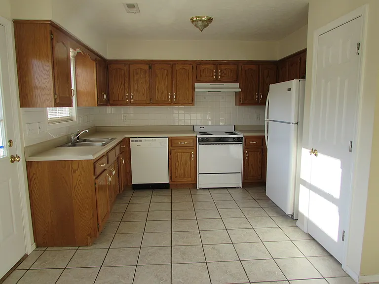 20115 Salina Rd — Photo 5