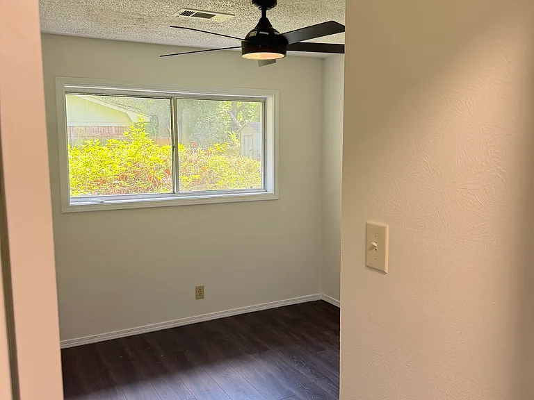 114 Ashlawn Ln — Photo 10