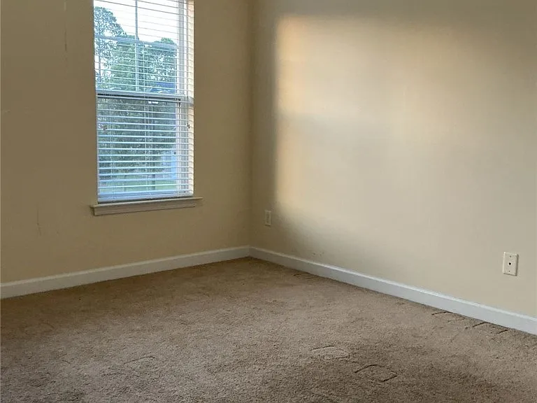825 Ronald Reagan Dr — Photo 18
