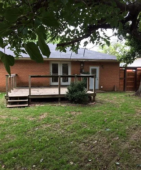 1407 Lindale Ave — Photo 3