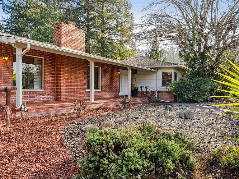 818 Solana Dr — Photo 2
