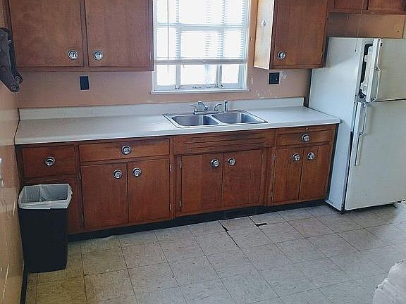 4th image of 1104 Lincoln Ave