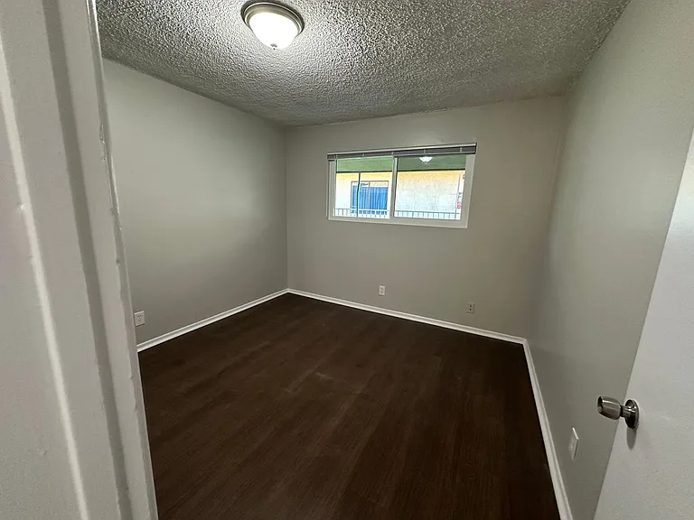 536 Saint Louis Ave — Photo 10