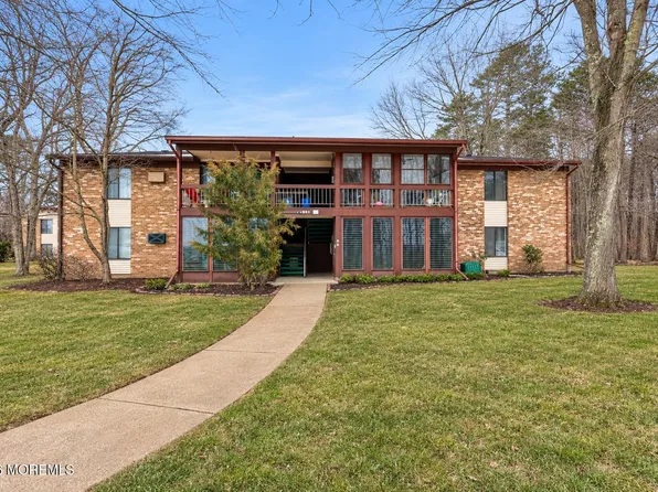110 Amberly Dr Unit A, Manalapan, NJ 07726