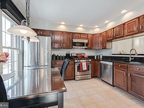 3rd image of 6610 Kelsey Point Cir