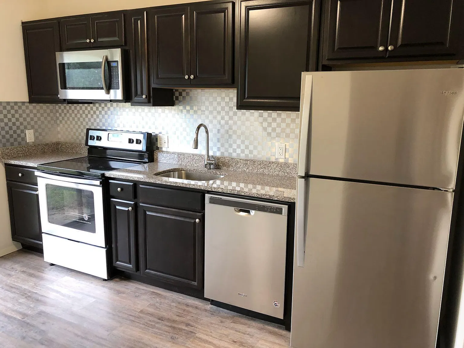 3 bed, 1.5 bath, 1158 sqft, $2,200 — Photo 3