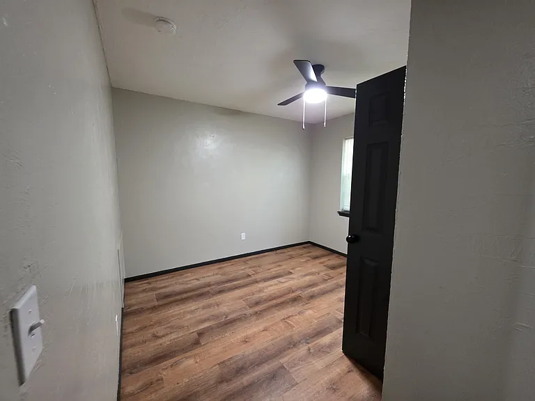 641 Redstone Ave — Photo 20