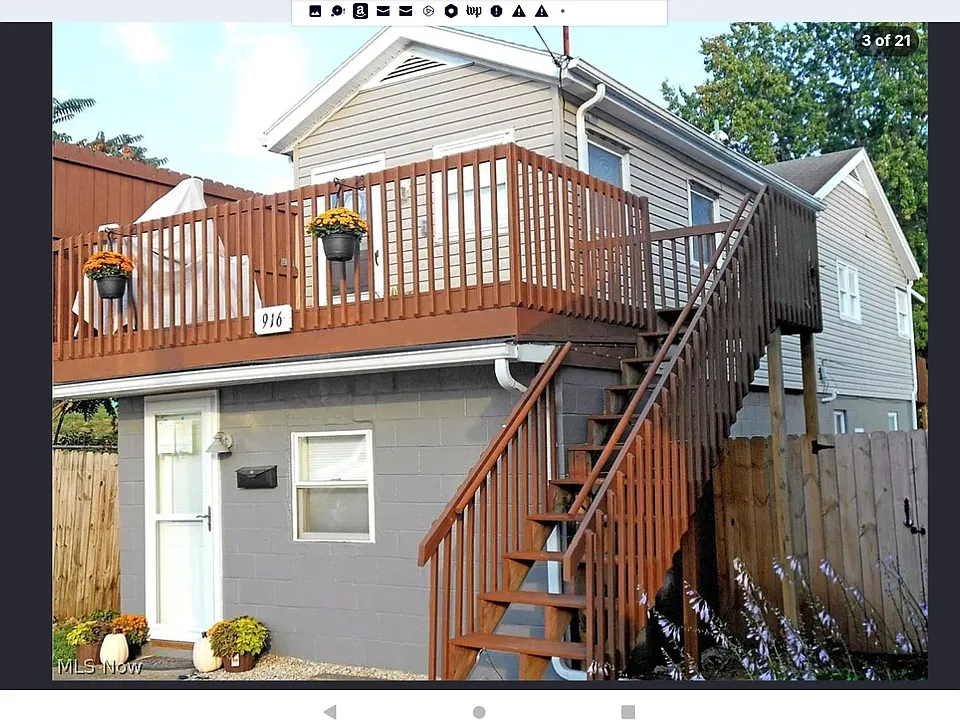 916 Front St