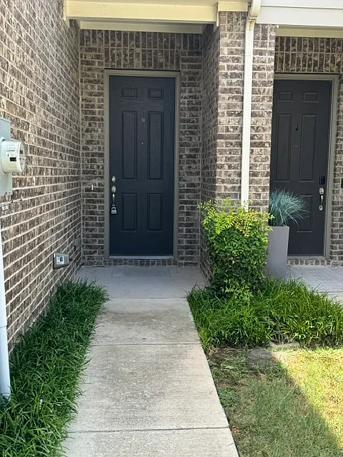 3 bed, 2.5 bath, 1921 sqft, $3,000 — Photo 2