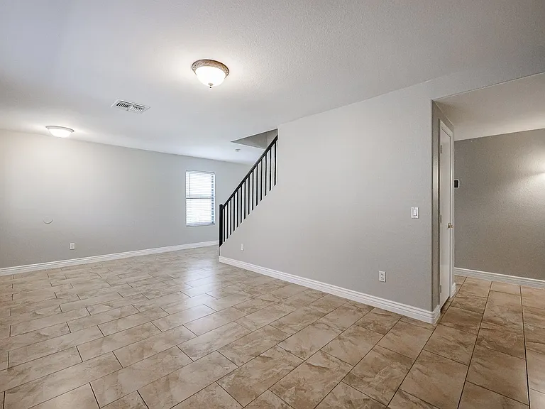 3385 E Longhorn Dr — Photo 5
