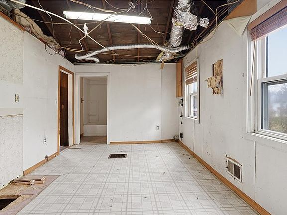 5th image of 145 Echo Rd