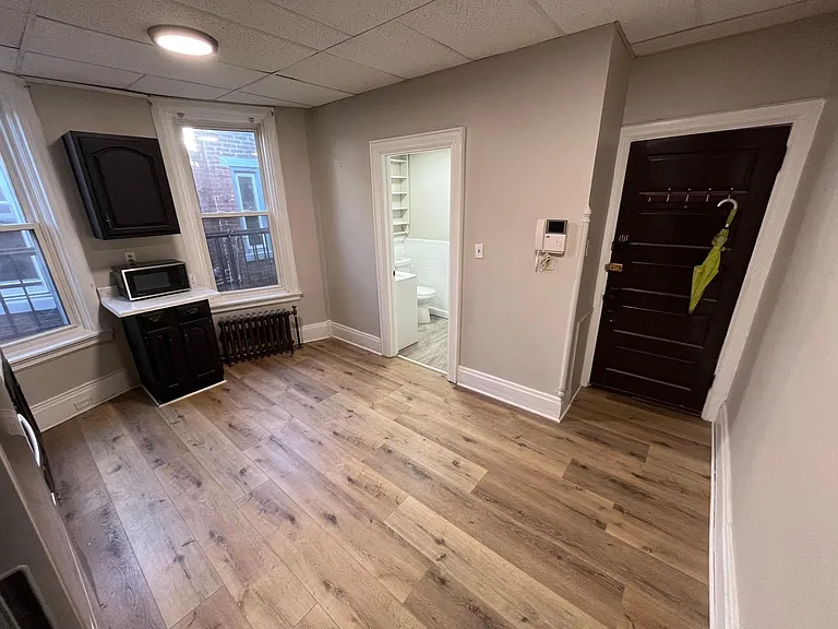 264 Forster St #2R — Photo 4