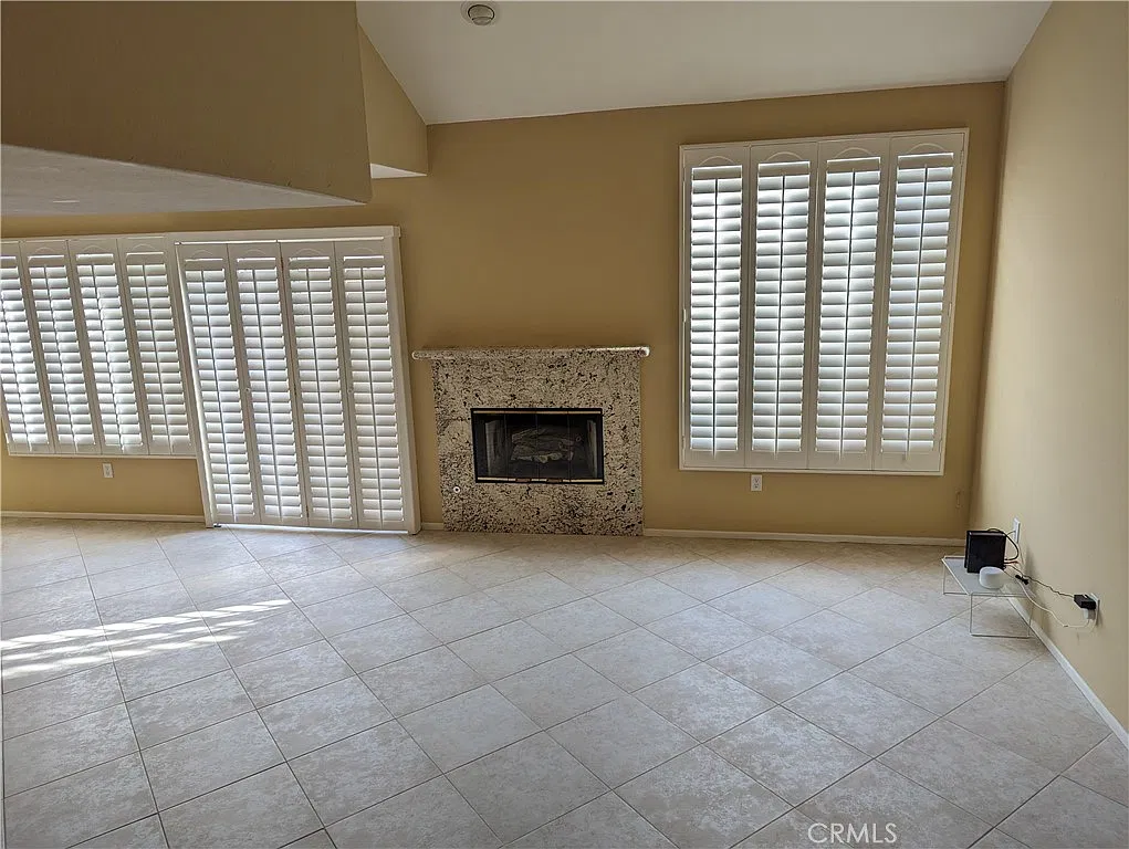 3 bed, 3.5 bath, 1470 sqft, $4,500 — Photo 2