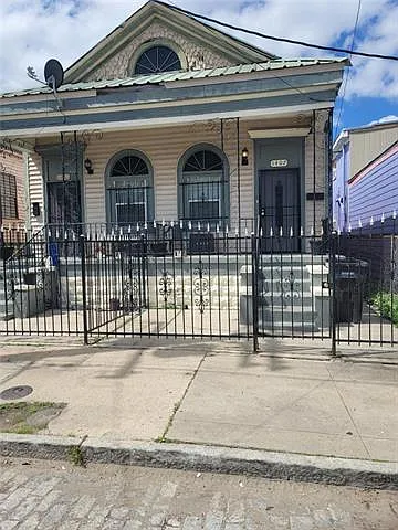 1407 Magnolia St Photo 1