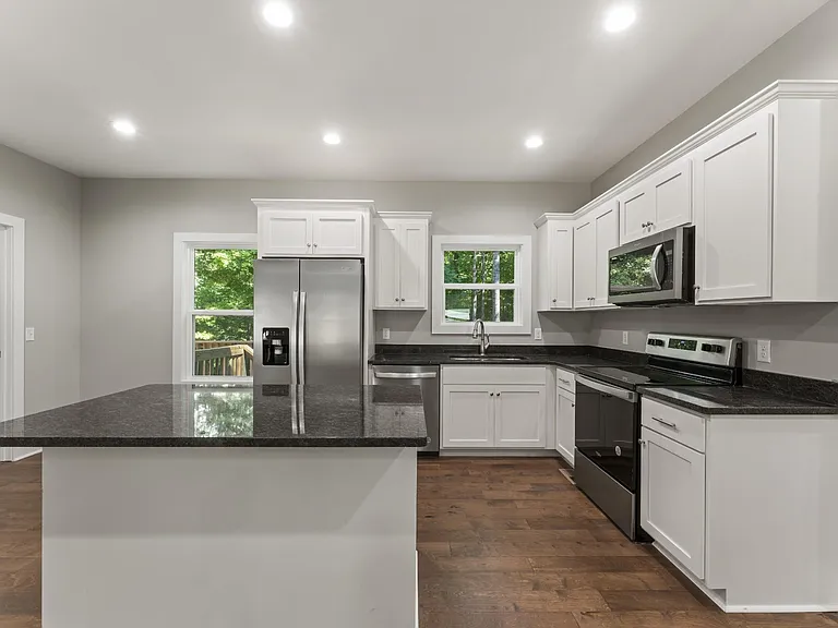 537 Lewis Ln — Photo 11